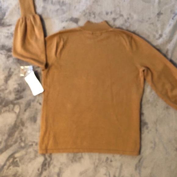 Top - Picture 3 of 5